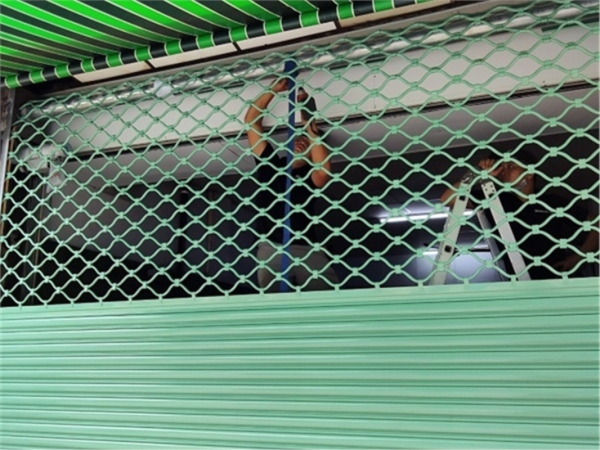 Cửa Cuốn Mắc Võng Sắt Sơn Tĩnh Điện 